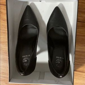 G by guess leather and Swede black pumps